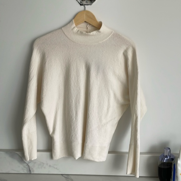 NWOT ~ Nicole Miller New York Top in soft white•size L💯extra fine merino wool - Picture 1 of 4